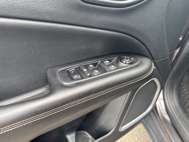 Used 2021 Granite Crystal Metallic Clearcoat Jeep Latitude image 17