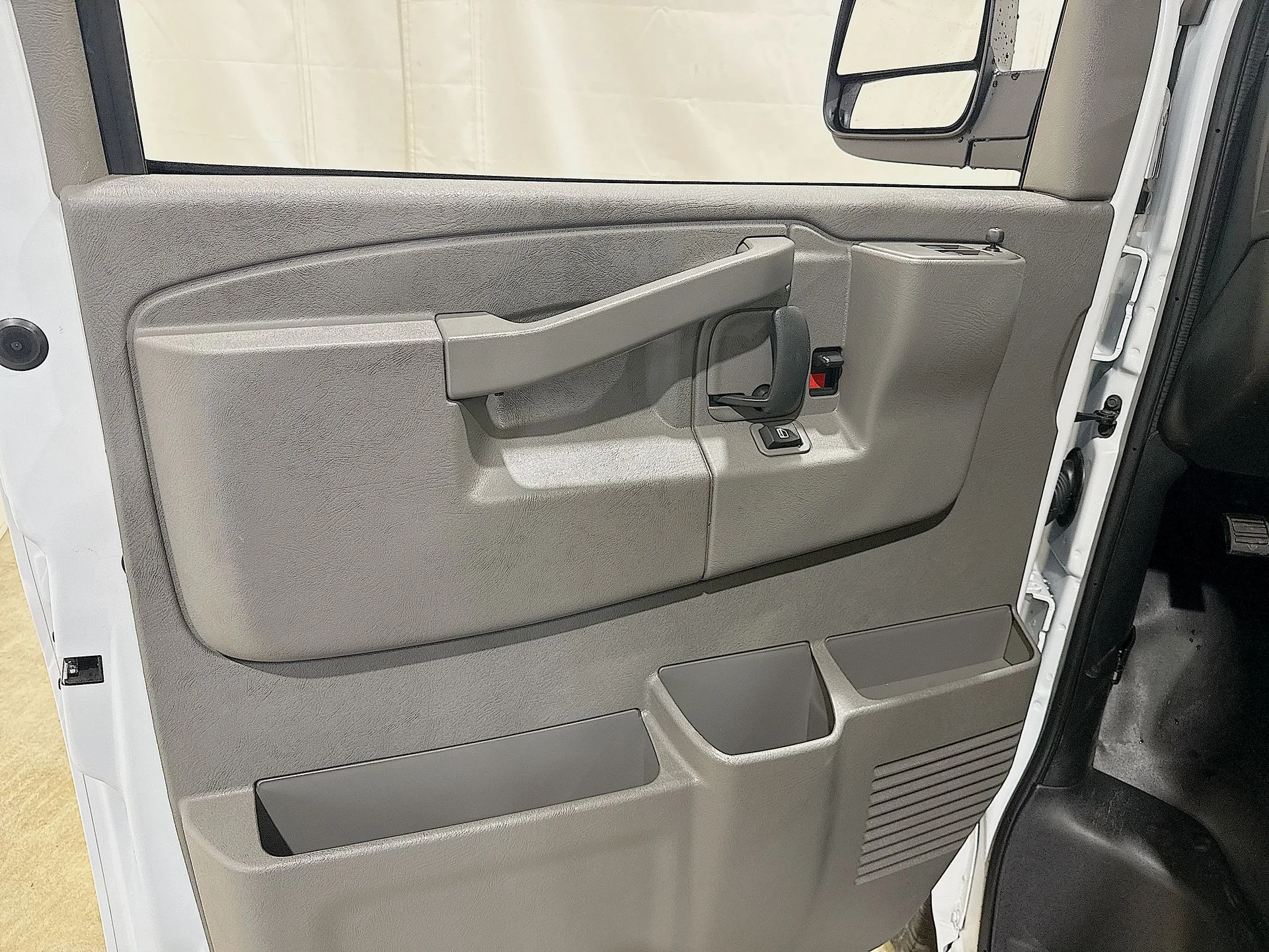 New 2025 Summit White GMC Work Van image 19