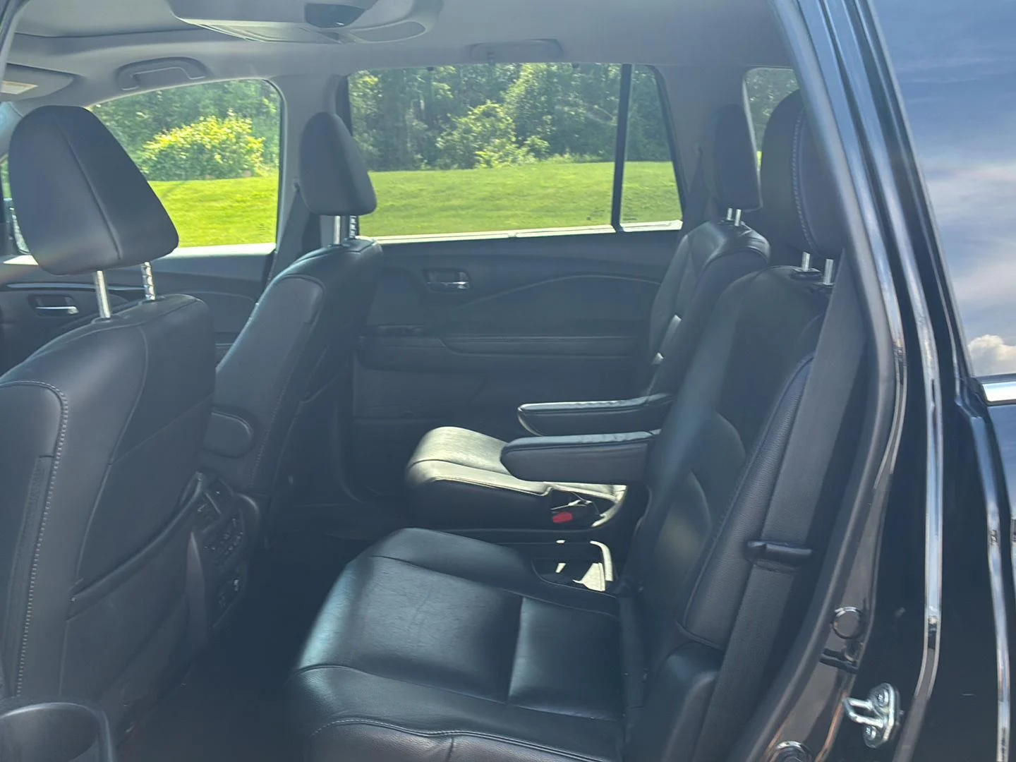Used 2020 Crystal Black Pearl Honda Touring w/Rear Captain