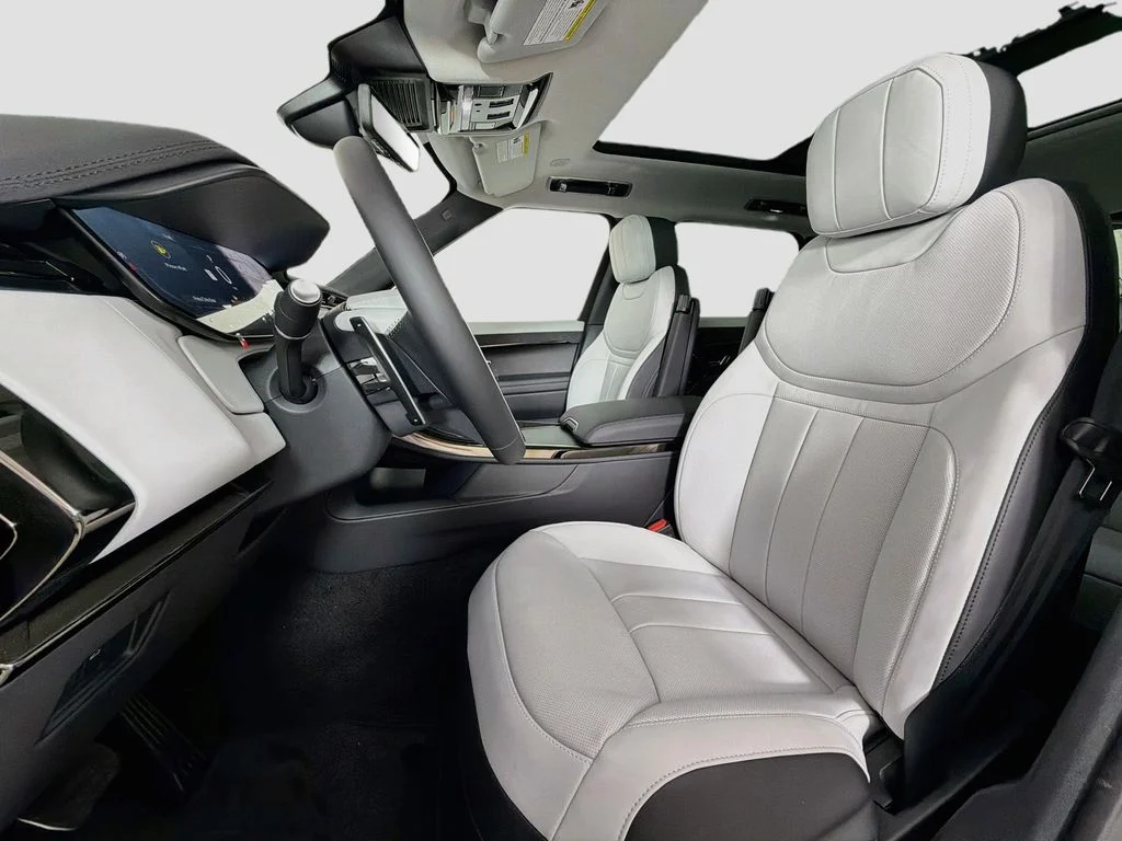 New 2026 Carpathian Grey Land Rover Dynamic SE image 22