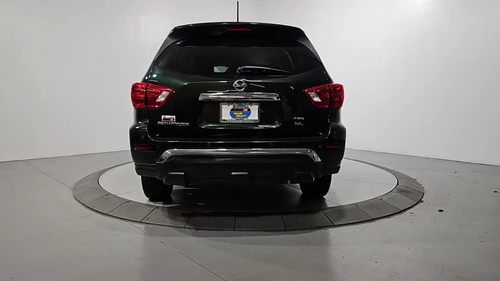 Used 2018 Green Nissan SL image 4