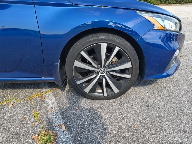 Used 2019 Blue Nissan 2.5 SR image 11