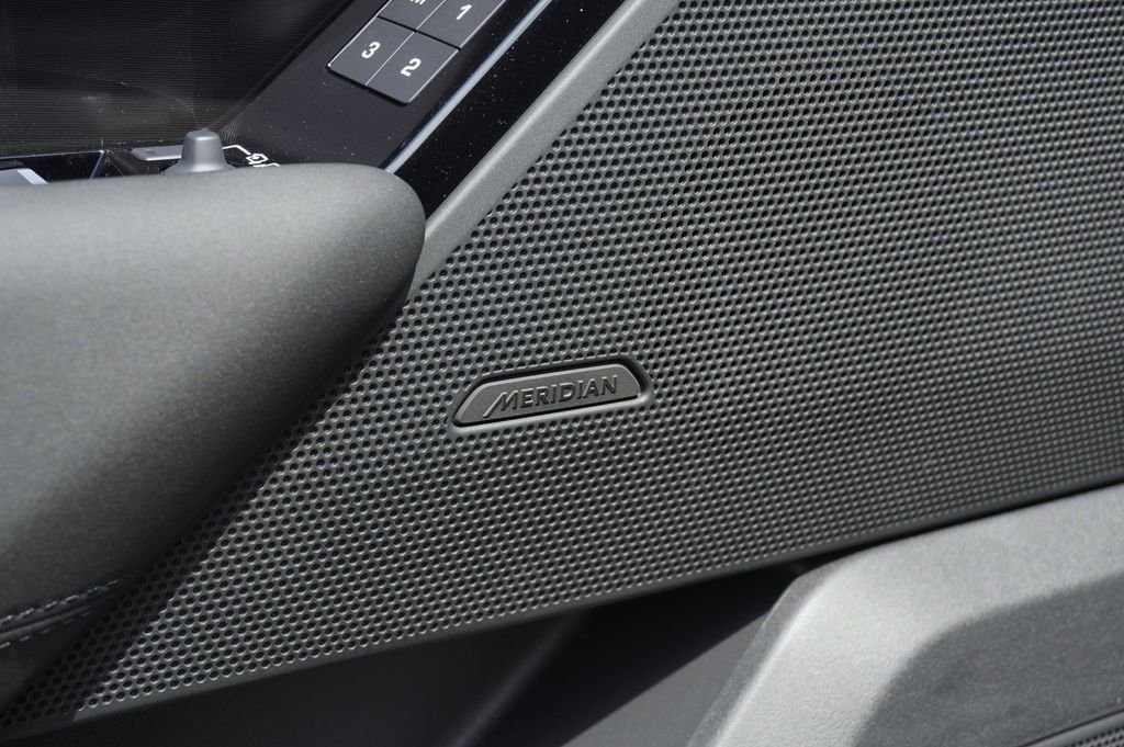 Used 2026 Black Land Rover Dynamic SE image 11