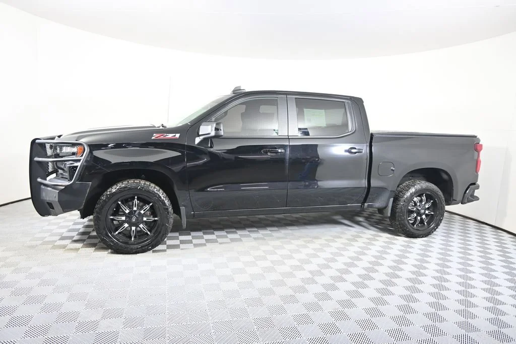 Used 2021 Chevrolet Silverado 1500 RST with VIN 3GCUYEED3MG130181 for sale in Forest Lake, Minnesota