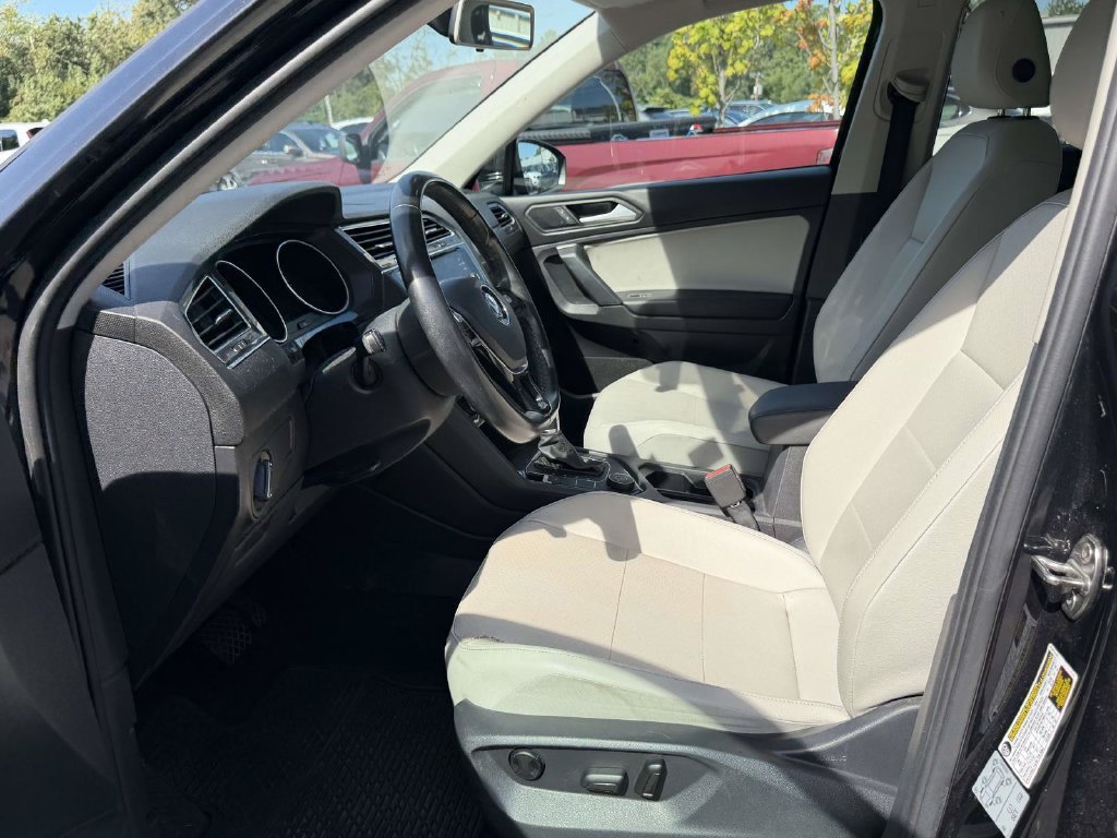 Used 2019 Black Volkswagen 2.0T SE image 5