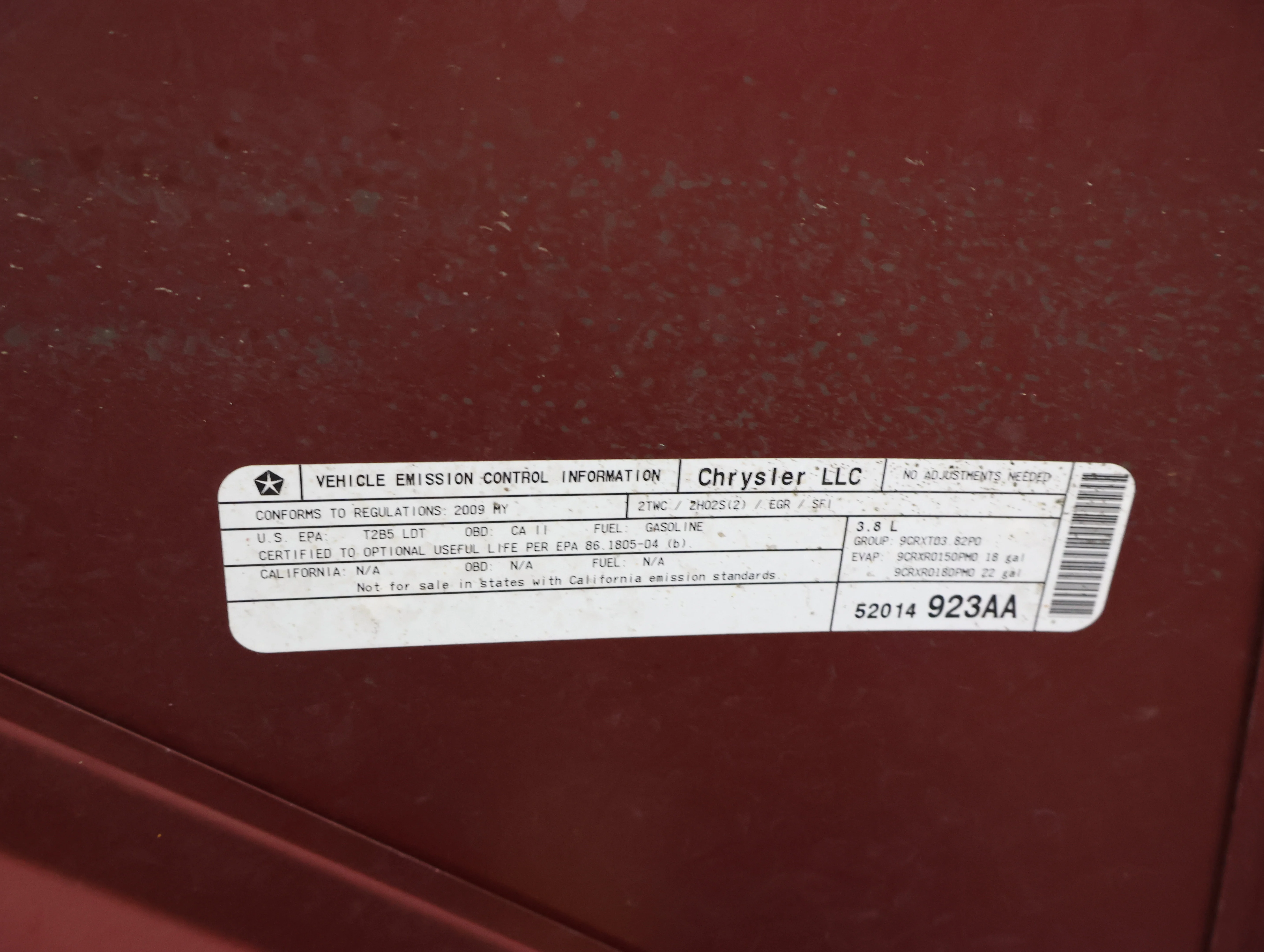 Used 2009 Red Rock Crystal Pearl Jeep X image 16