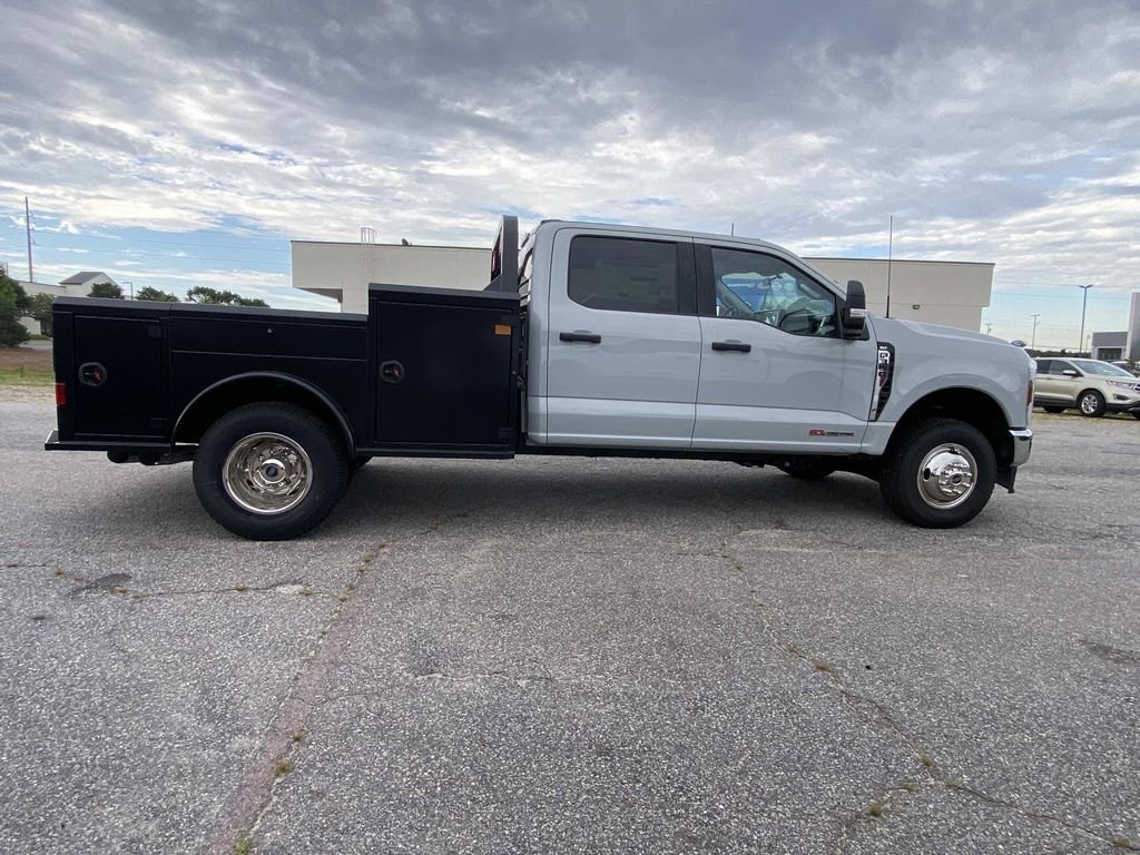 New 2026 Avalanche Ford F-350® XLT image 2