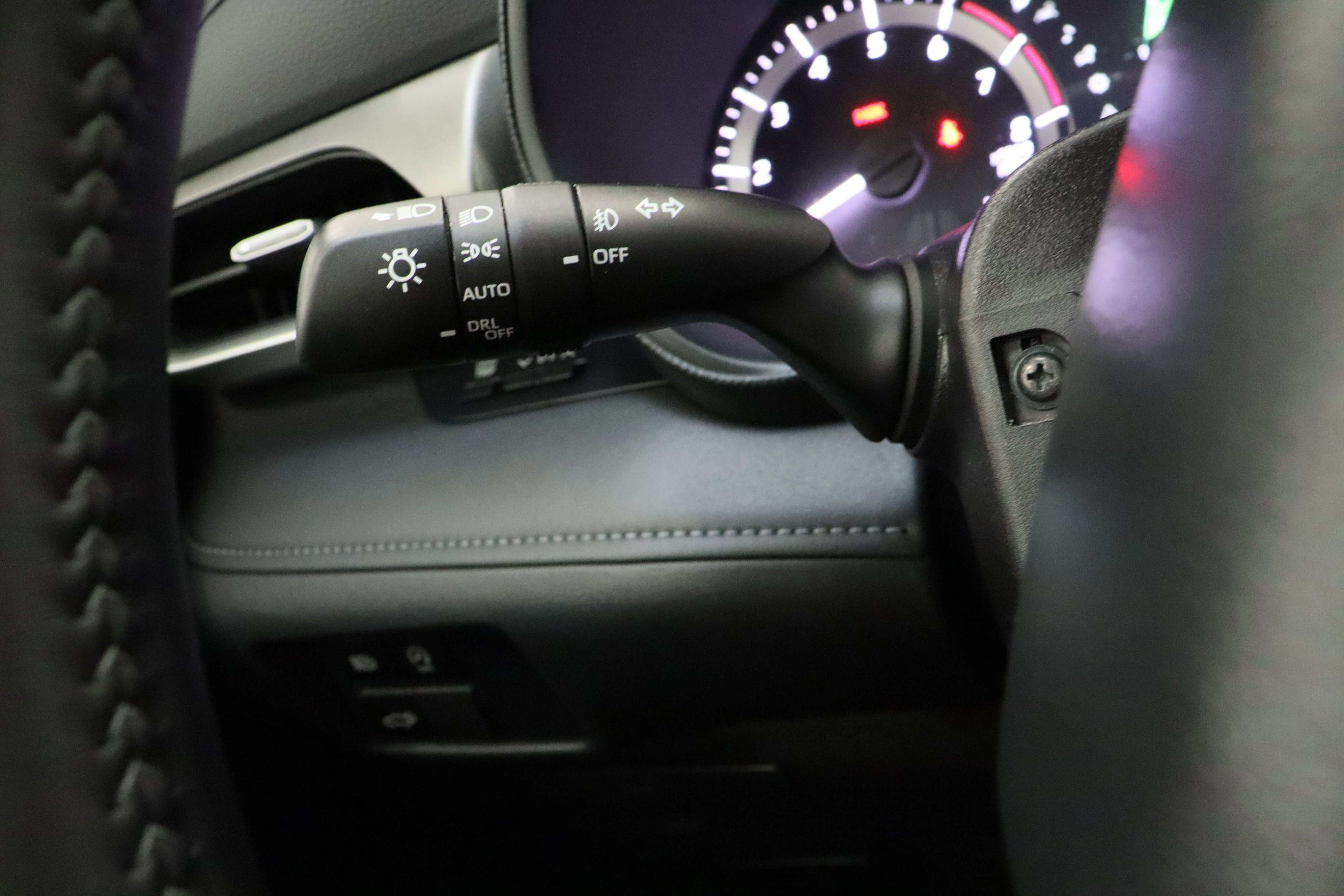 2025 Toyota Highlander LE - Photo 25
