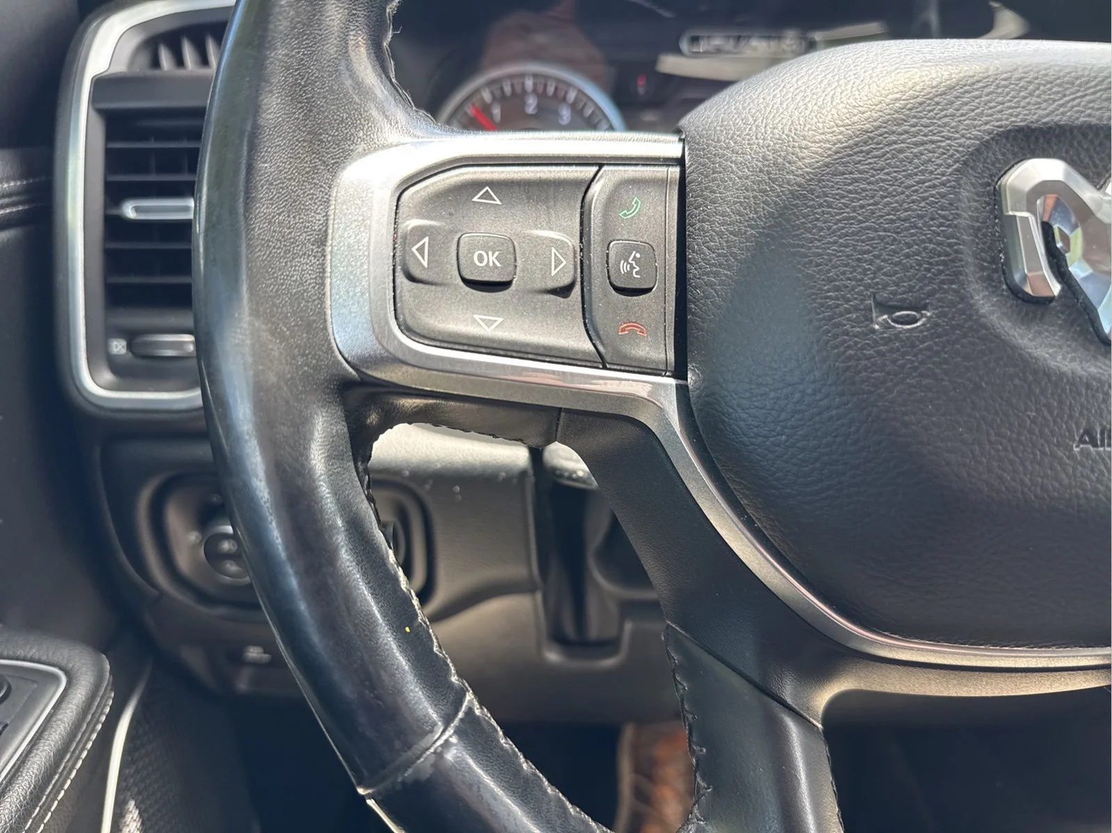Used 2019 Billet Silver Metallic Ram Laramie image 33