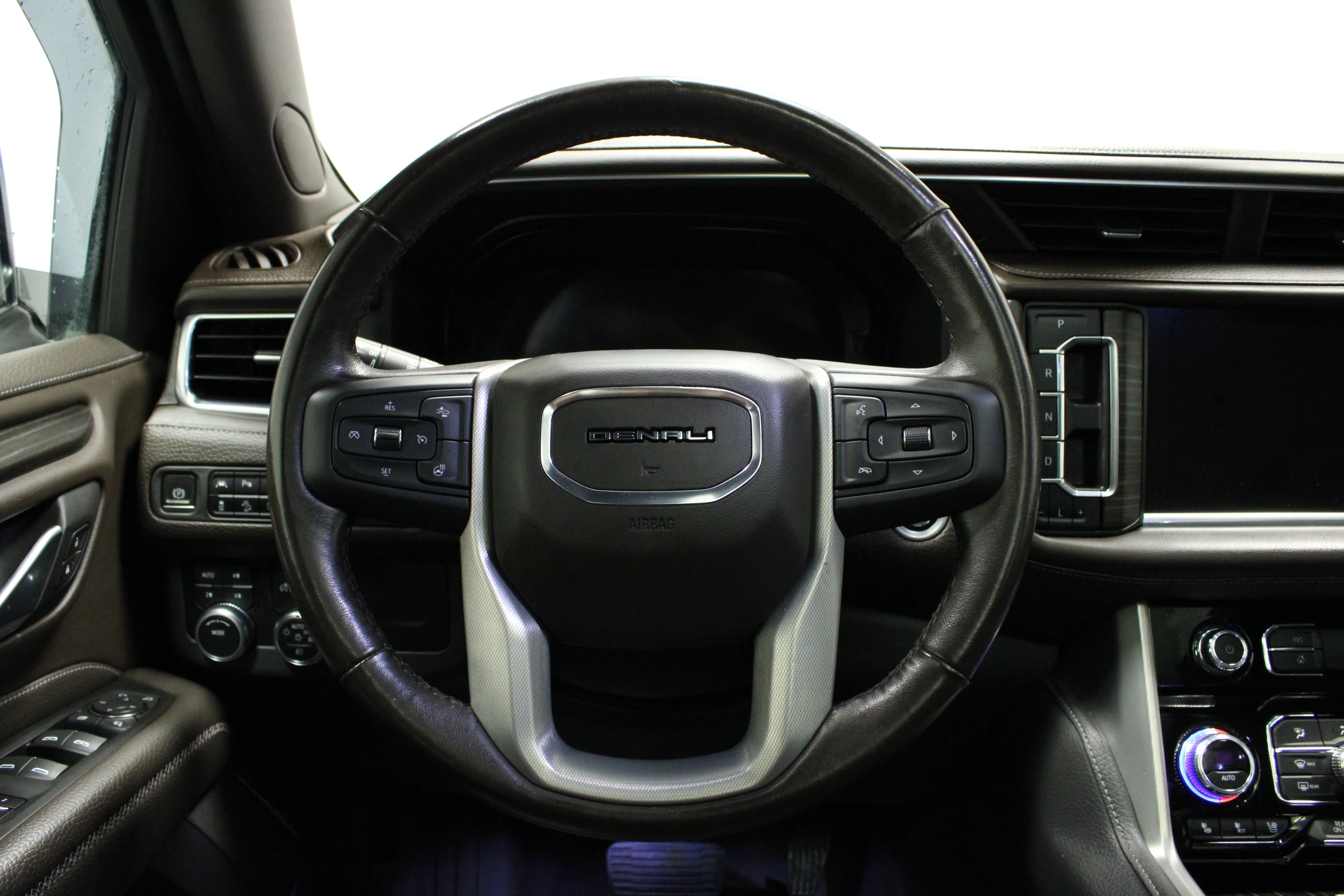 Used 2022 Summit White GMC Denali image 23