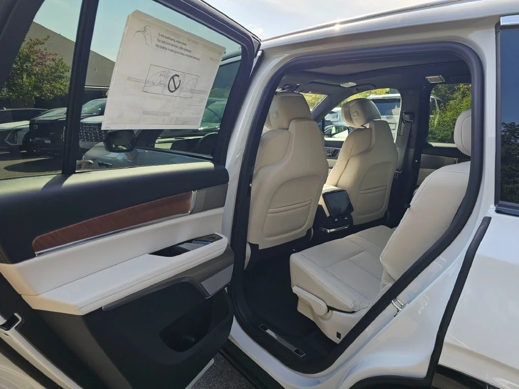 New 2027 Vibrant White Tricoat Cadillac Luxury image 19