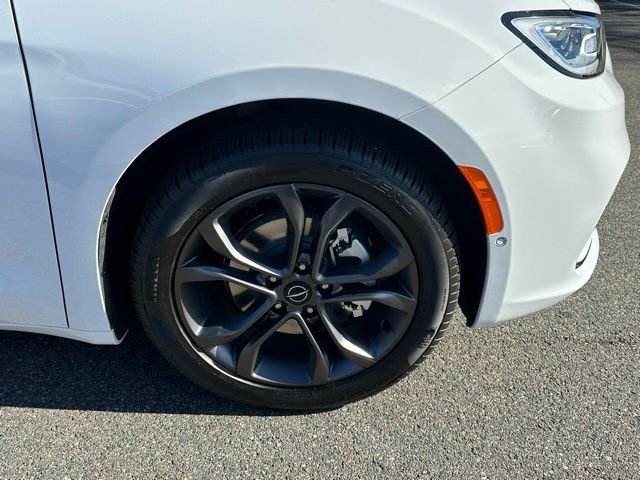 2026 Chrysler Pacifica Select - Photo 12