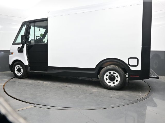 Used 2024 White BrightDrop  image 41