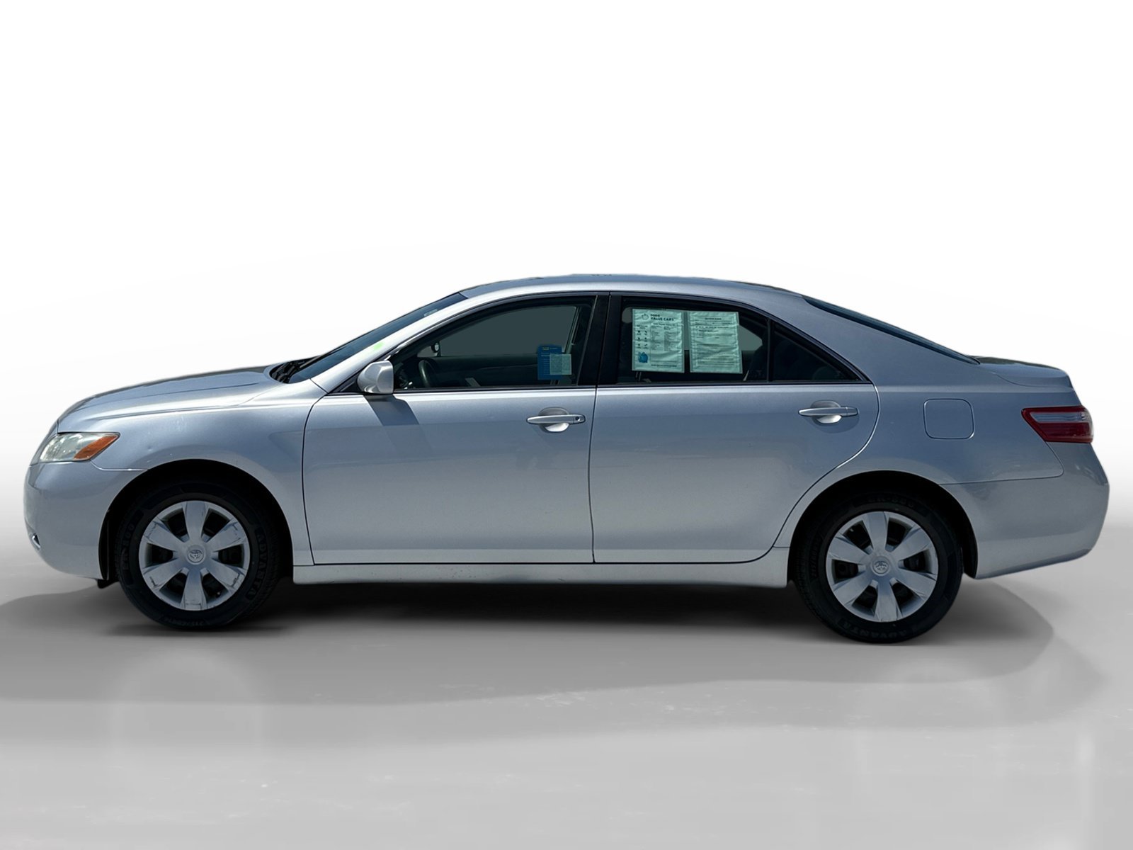 Used 2009 Silver Toyota LE image 2