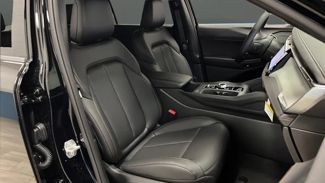 New 2026 Diamond Black Crystal Pearl-Coat Exterior Paint Jeep Limited image 24