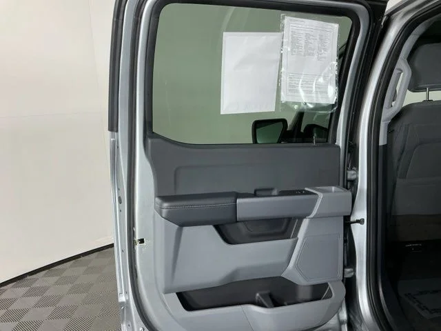 Used 2023  Ford XLT image 24