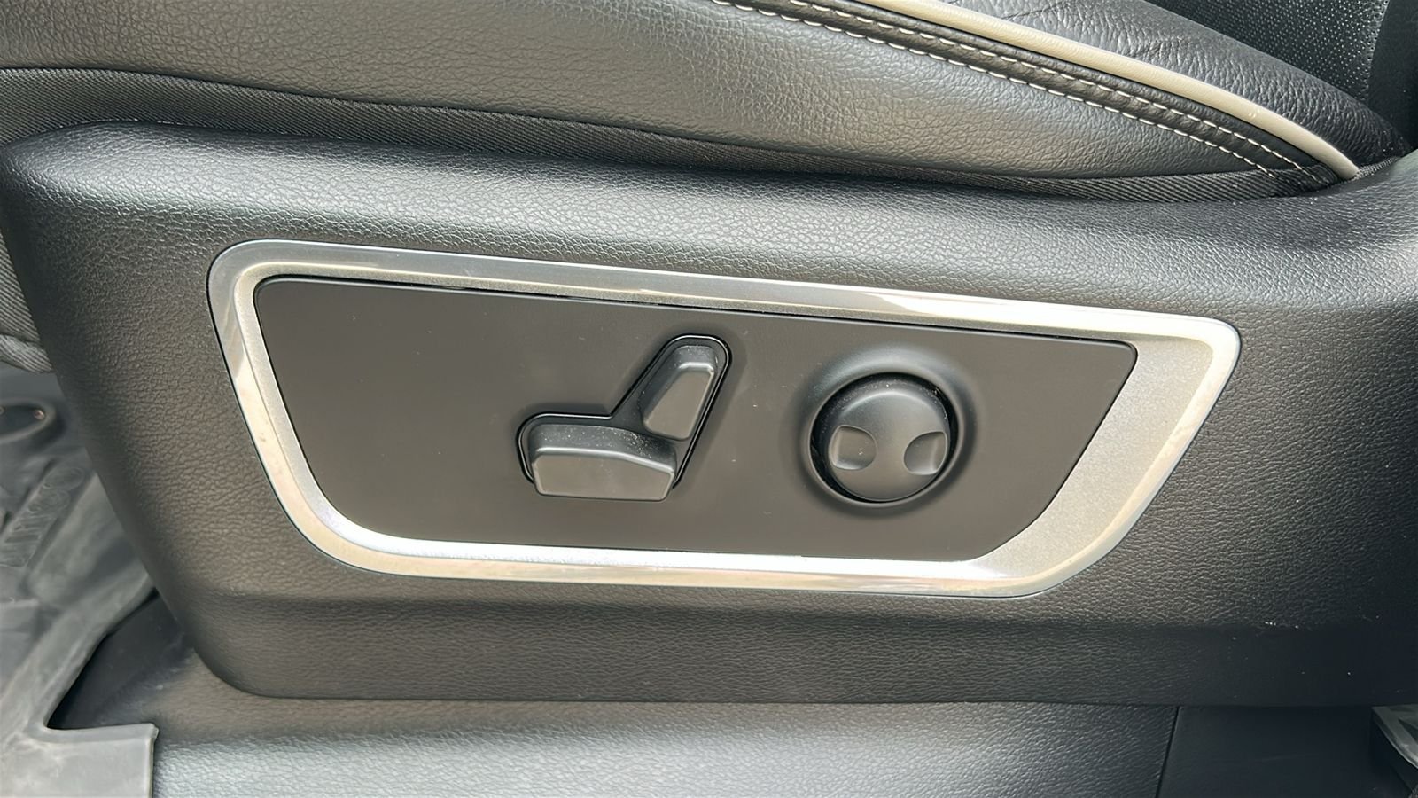 Used 2022 Gray Ram Laramie image 20