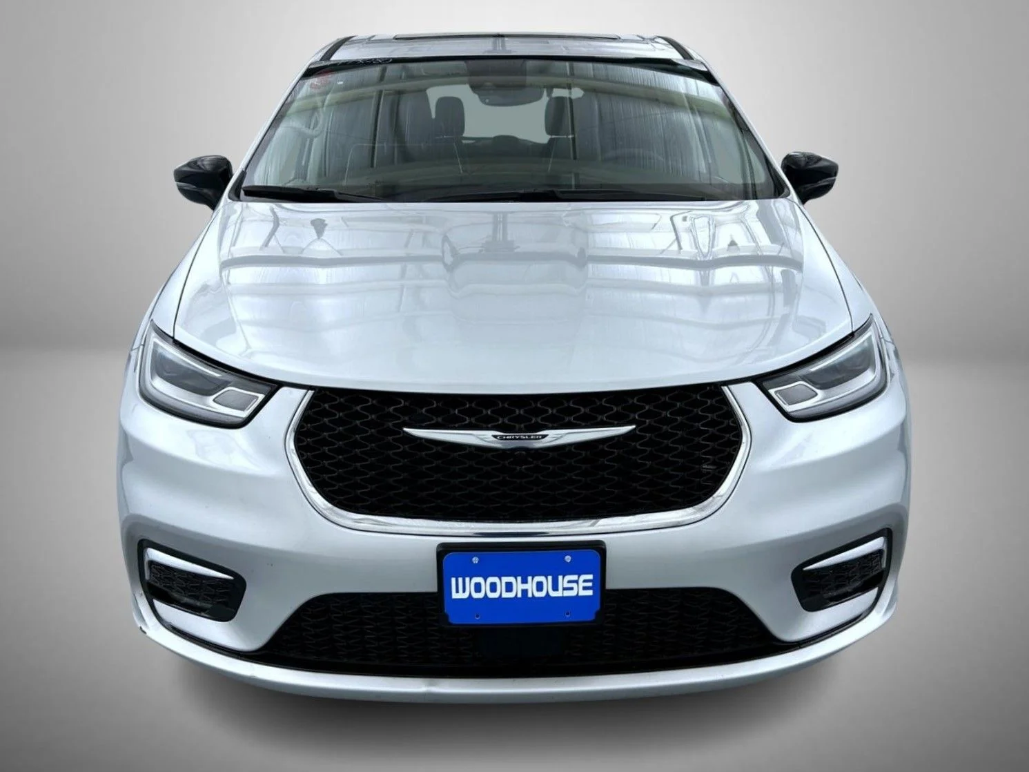 Used 2024 Silver Chrysler Limited image 2