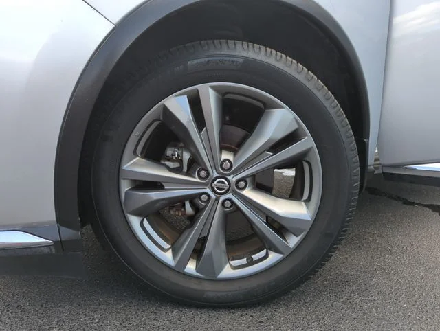 Used 2020 Silver Nissan Platinum image 49
