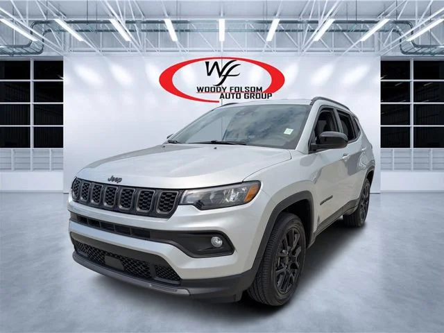New 2026 Silver Zynith Metallic Clear-Coat Exterior Paint Jeep Latitude image 7