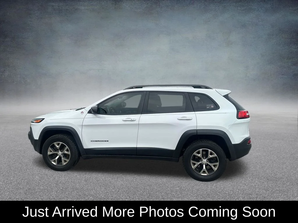 Used 2018 White Jeep Trailhawk image 2