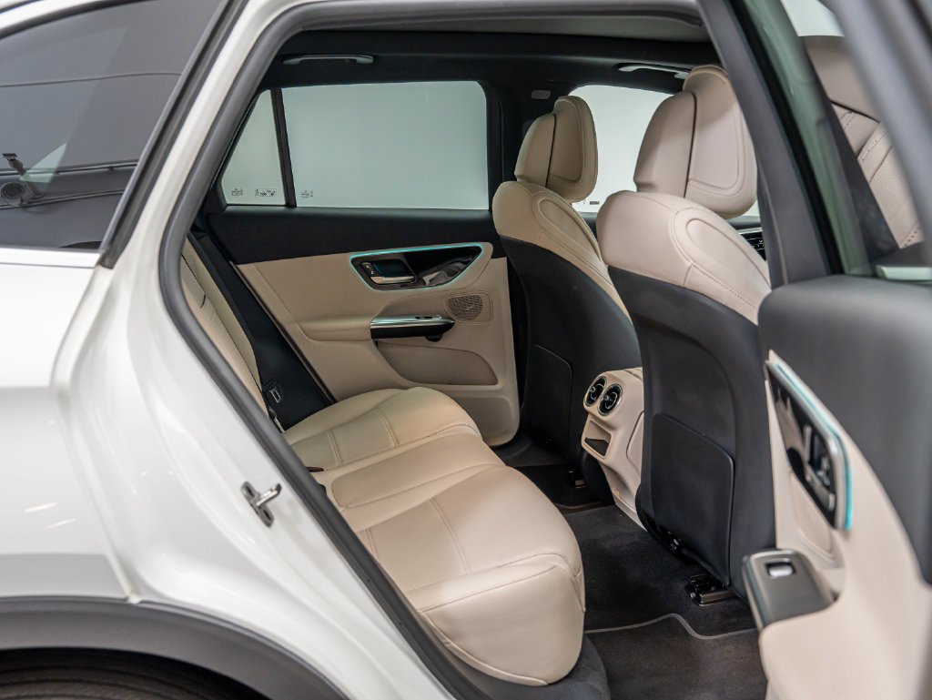 Used 2026 Polar White Mercedes-Benz GLC 300 image 46