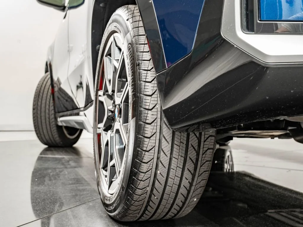 Used 2025 Blue Metallic BMW xDrive28i image 38