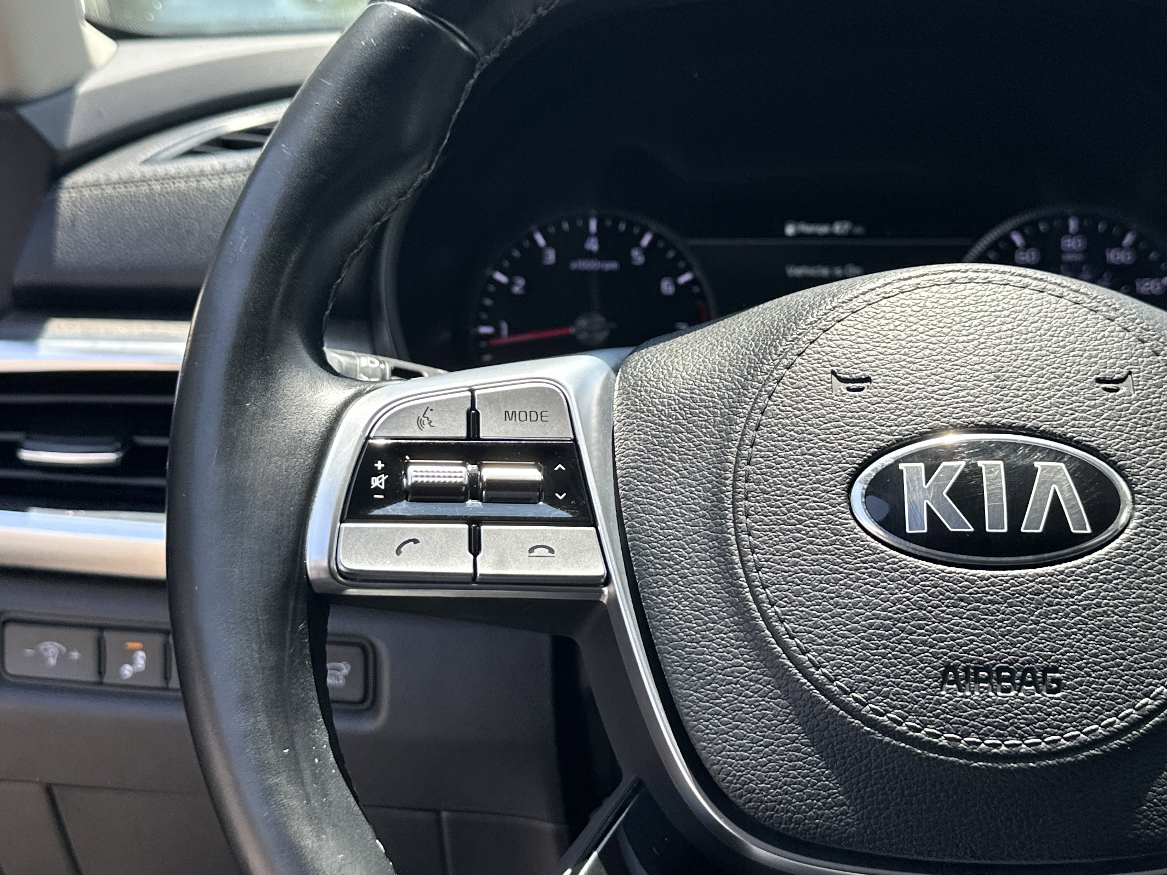 Certified Used 2020 Ebony Black Kia SX image 28