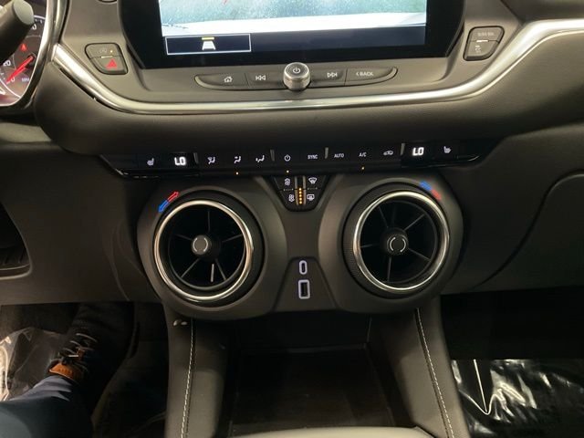Used 2025 White Chevrolet LT image 20