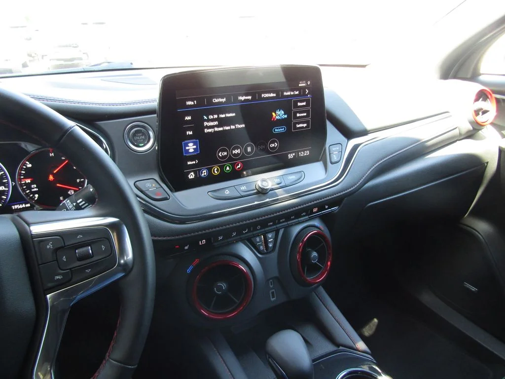 Used 2025 Black Chevrolet RS image 27