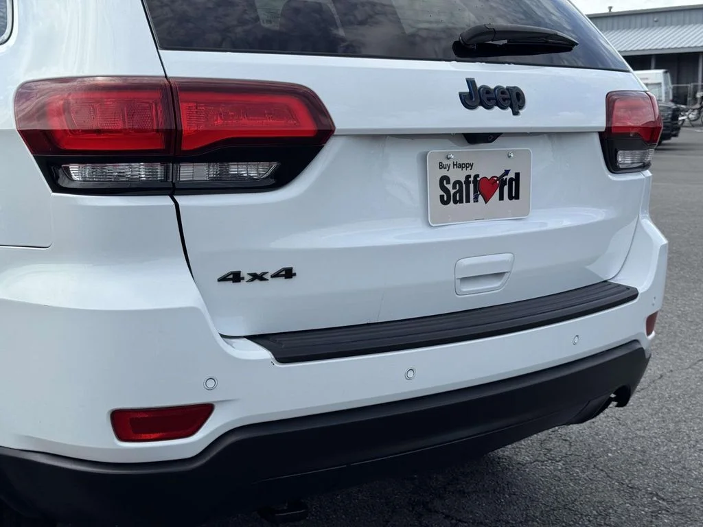 Used 2019 White Jeep Laredo image 11