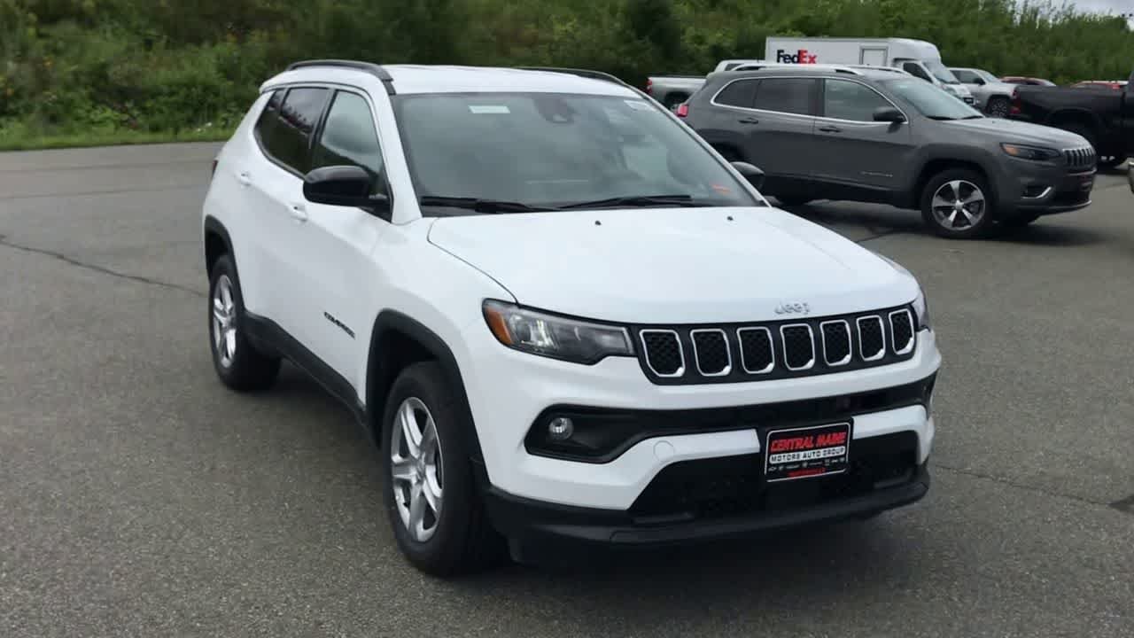 Used 2023 Bright White Clearcoat Jeep Latitude image 4