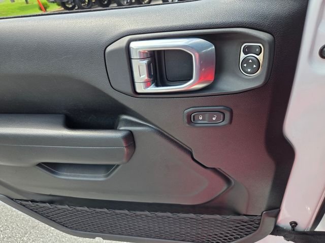 Used 2024 White Jeep Sport S image 29