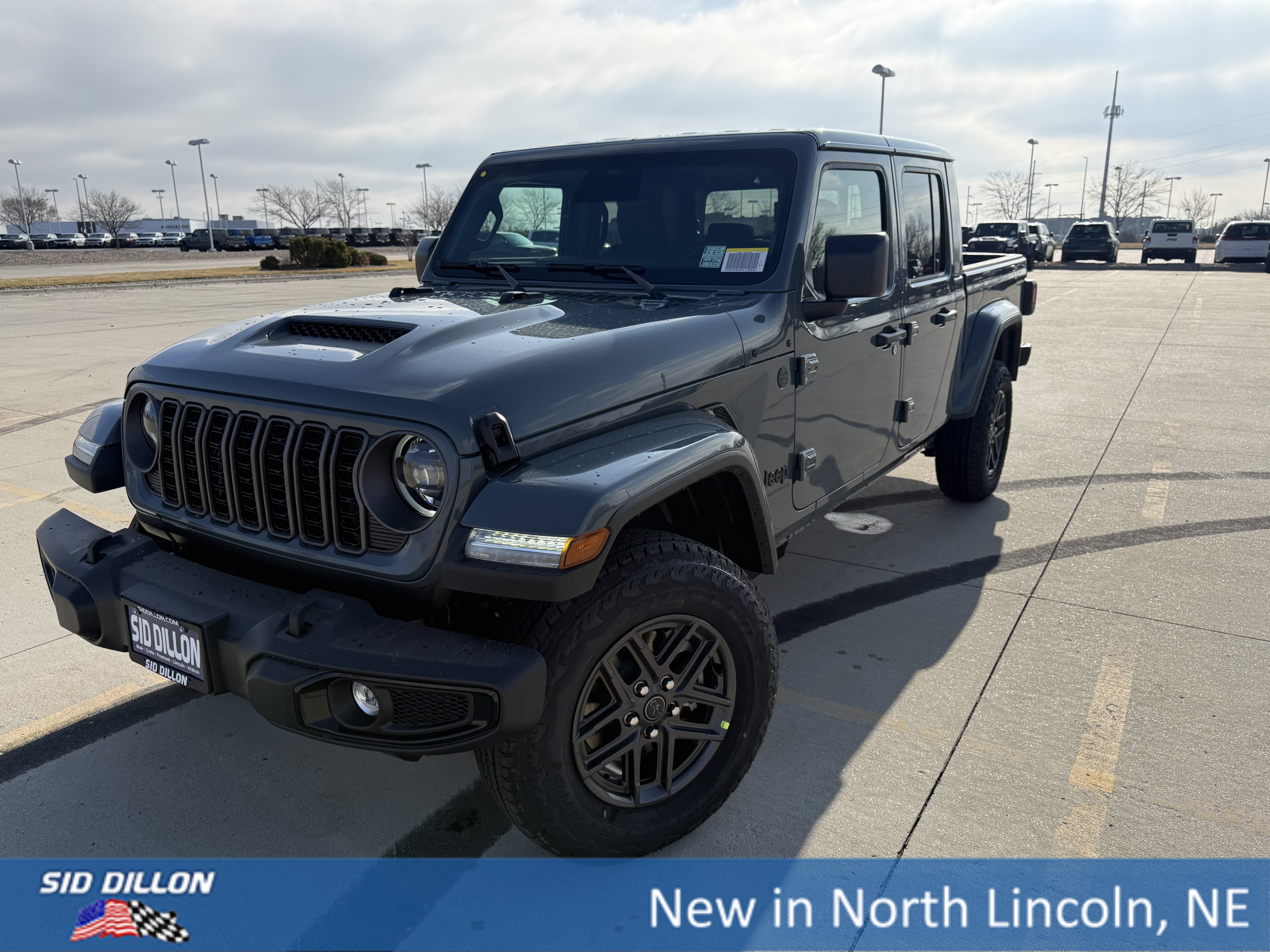 2026 Jeep Gladiator Sport S Auto's photo