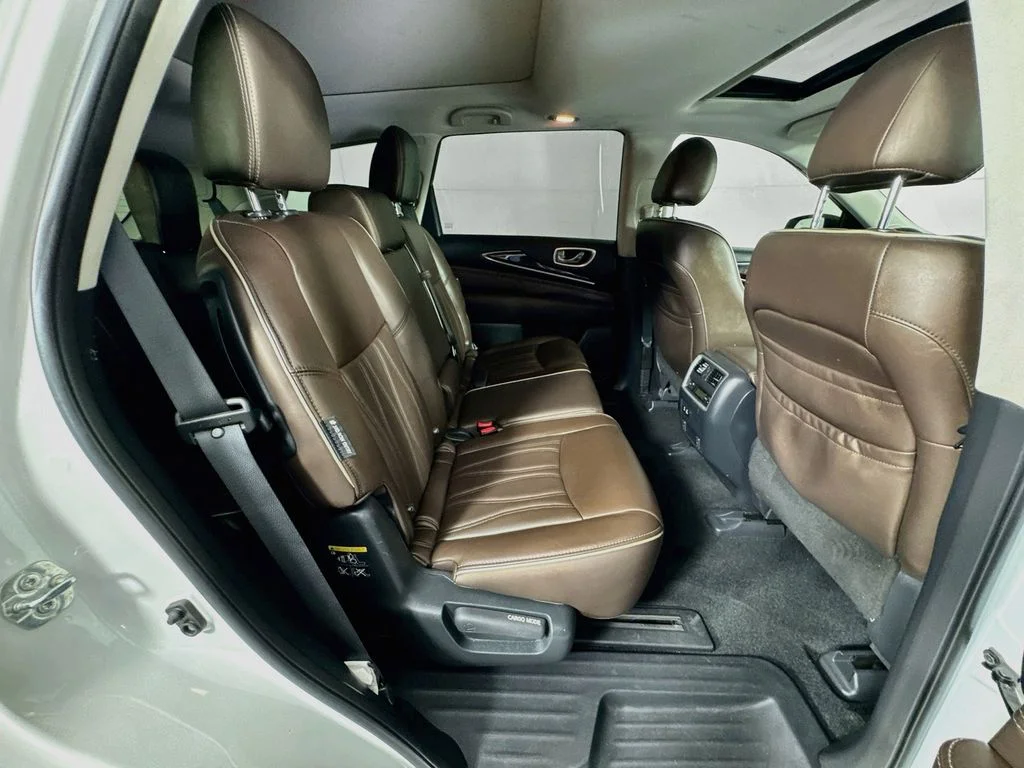 Certified Used 2019 White INFINITI LUXE image 38