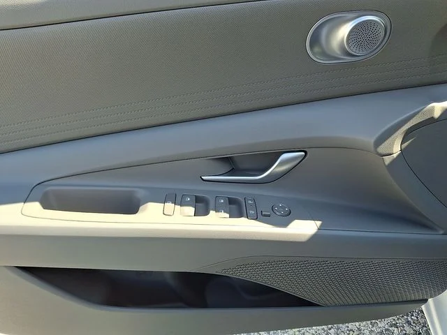 New 2026 White Hyundai SE image 9