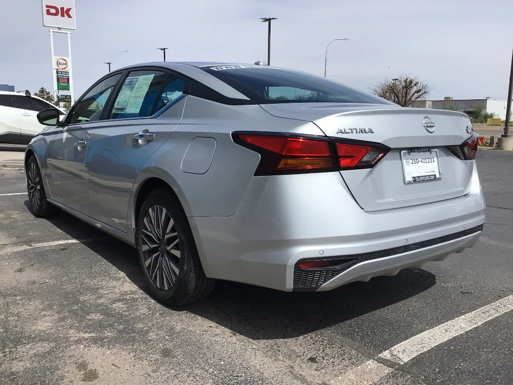 Used 2024 Brilliant Silver Metallic Nissan 2.5 SV image 4