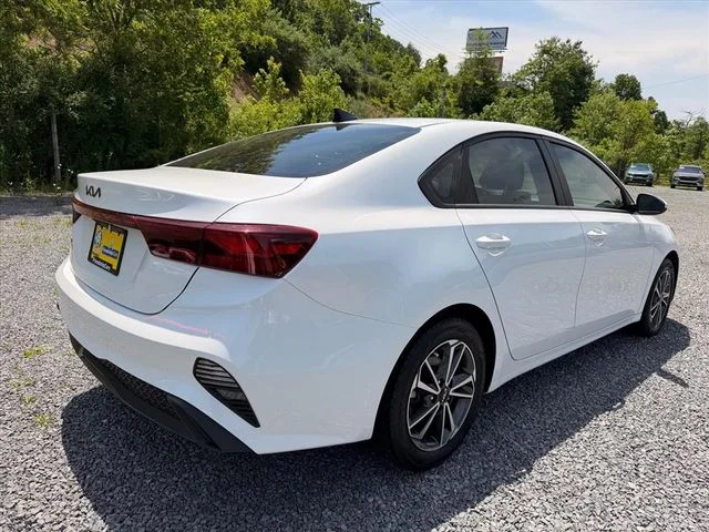 Used 2022 White Kia LXS image 14
