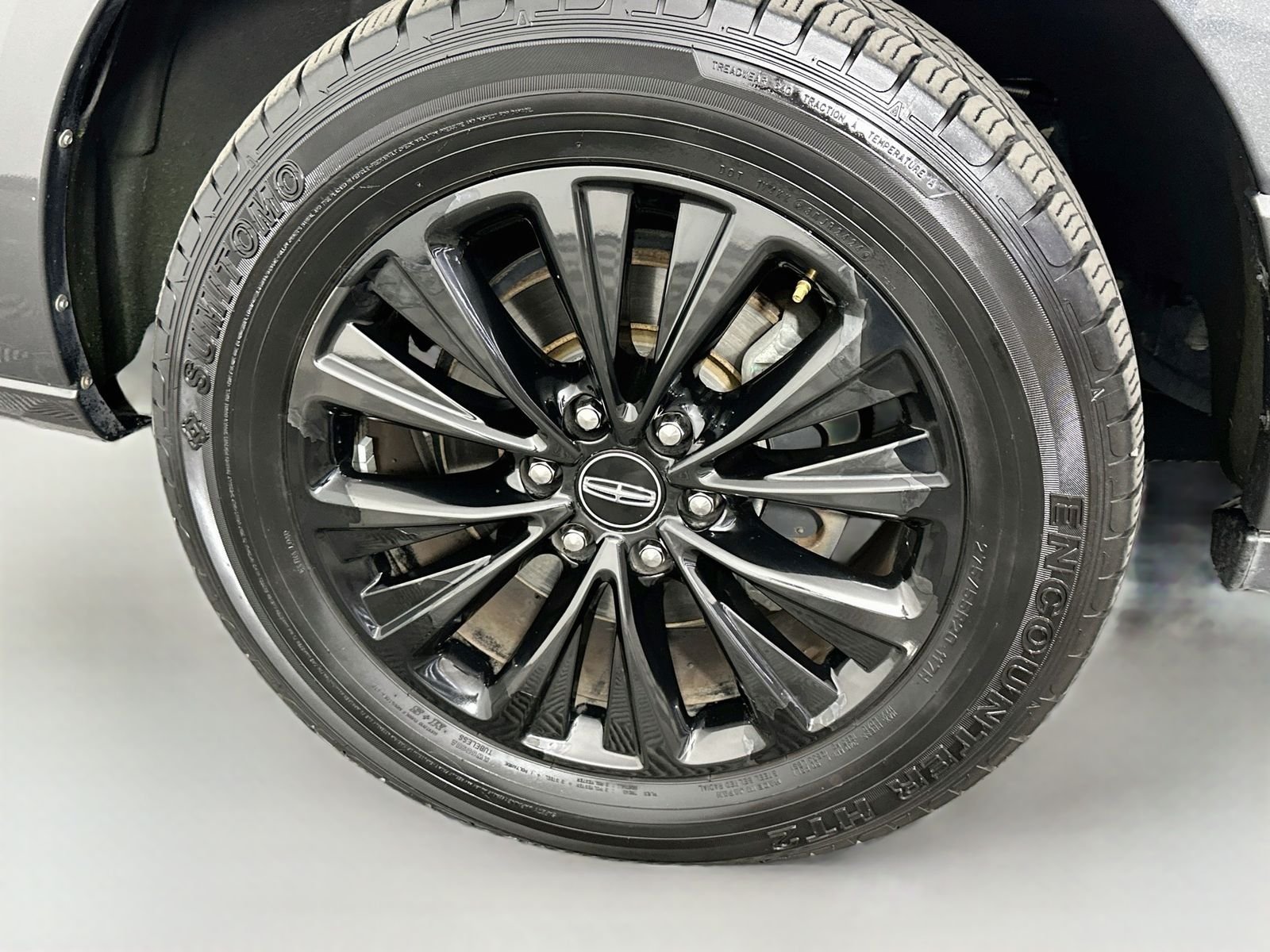 Used 2015 Magnetic Metallic Lincoln Base image 34