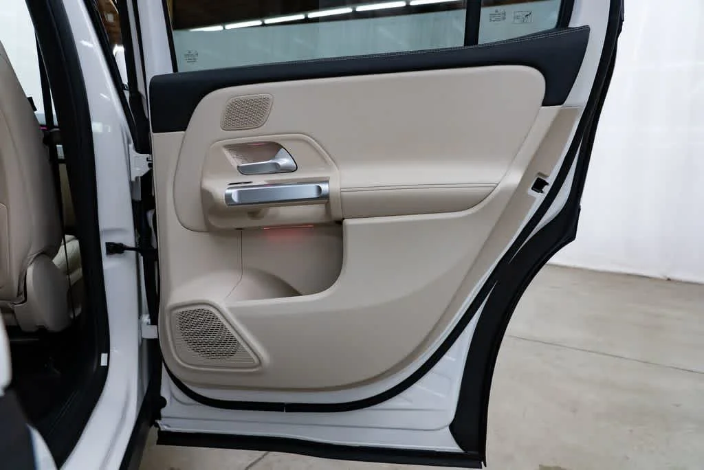 Used 2024 Polar White Mercedes-Benz EQB 300 image 26