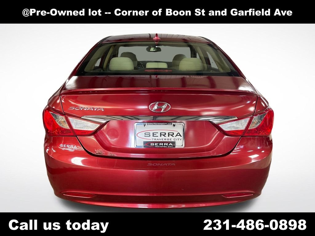 Used 2013 Red Hyundai GLS image 4