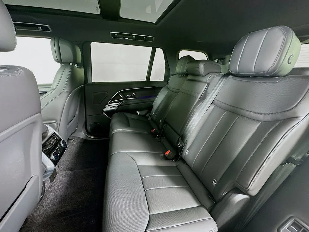 2025 Land Rover Range Rover SE - Photo 24
