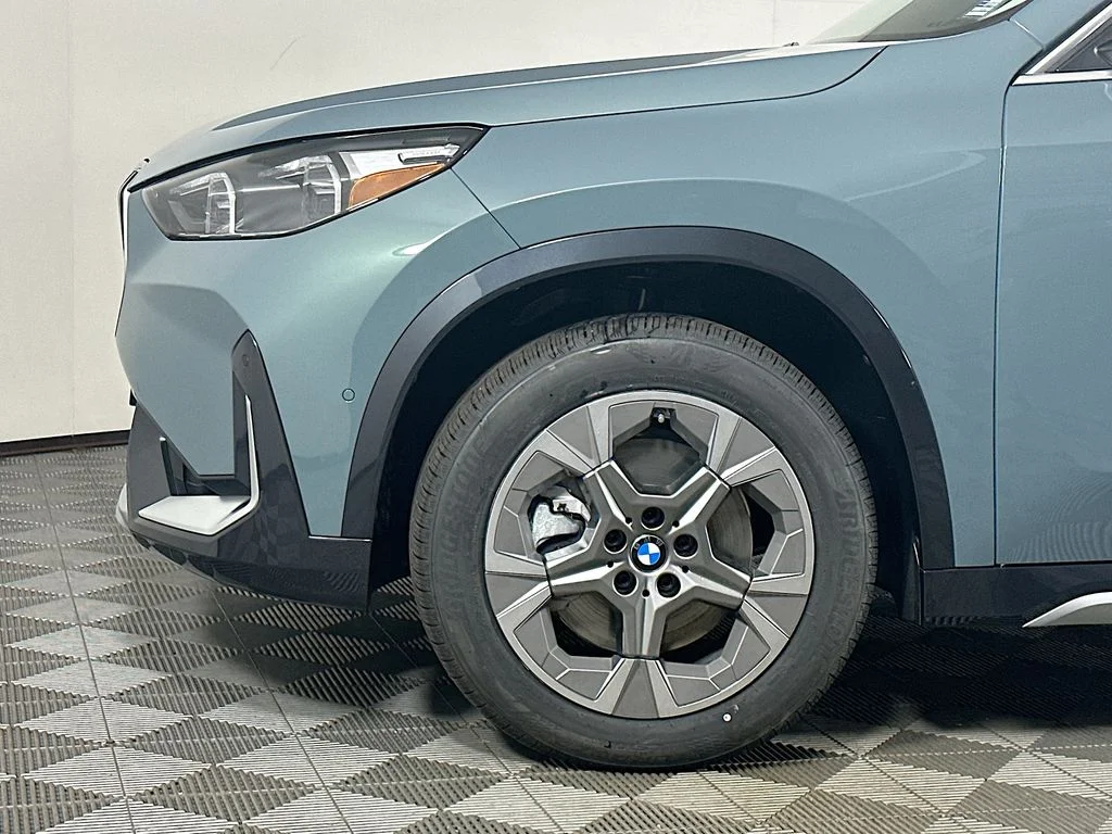 Used 2026 Green Metallic BMW xDrive28i image 9