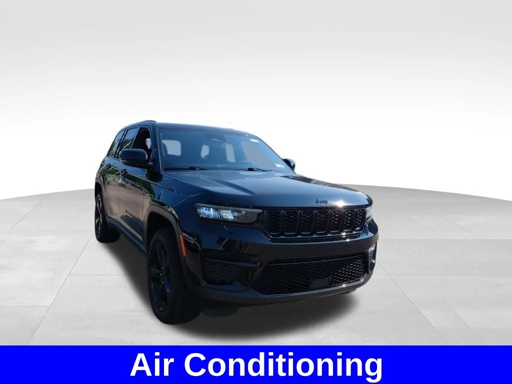 Used 2024 Black Jeep Altitude X image 4