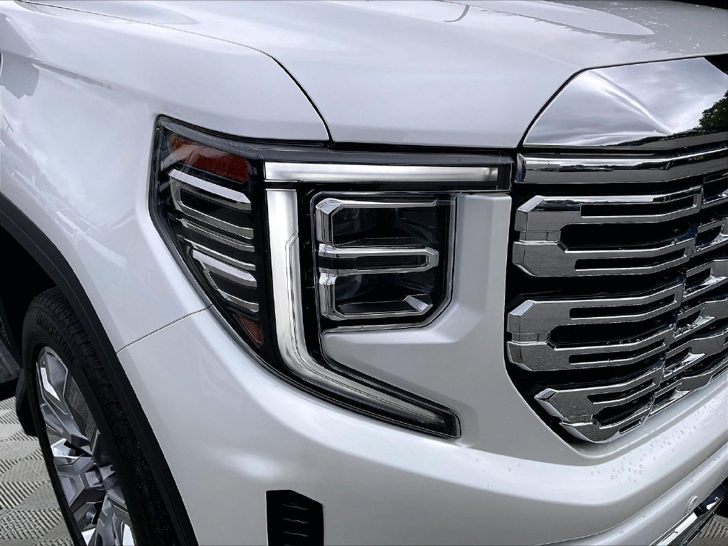 Used 2024 White Frost GMC Denali image 31