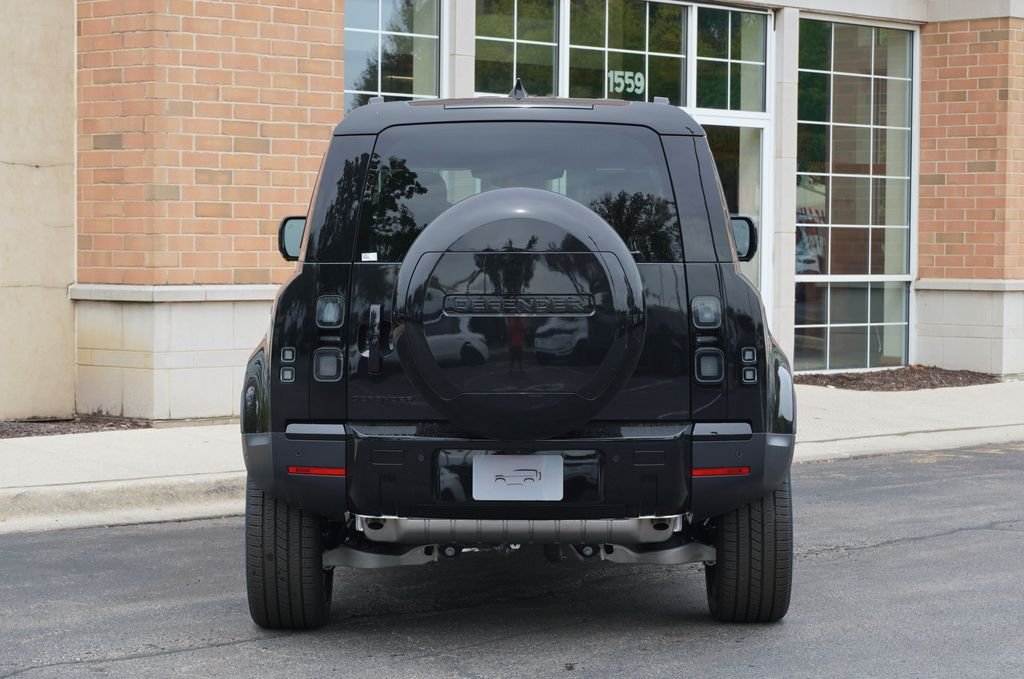New 2026 Santorini Black Land Rover S image 5