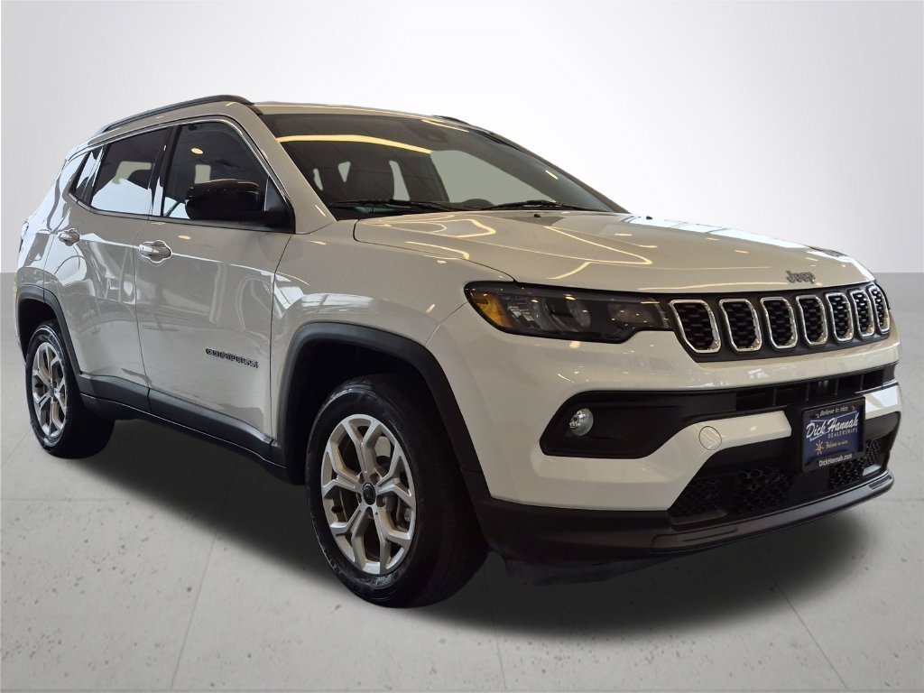 Used 2025 White Jeep Latitude image 5