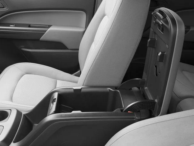 Used 2018 White GMC Base image 18