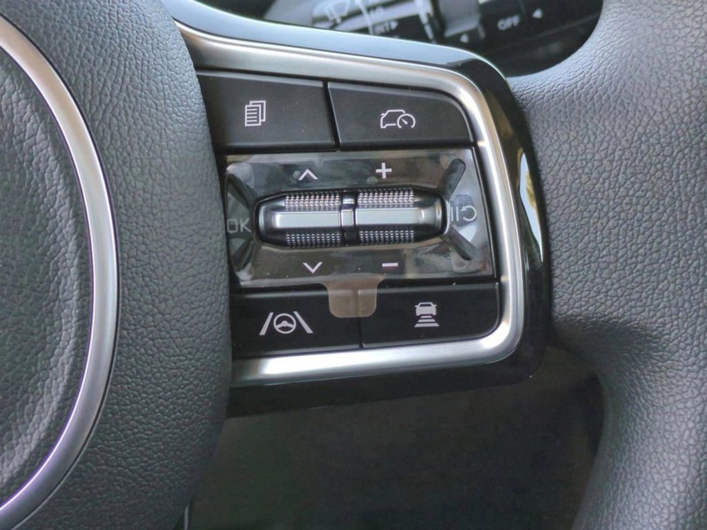 New 2026 Snow White Pearl Kia LX image 29