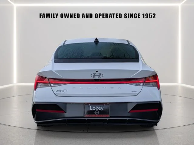 Used 2025 White Hyundai Limited image 5
